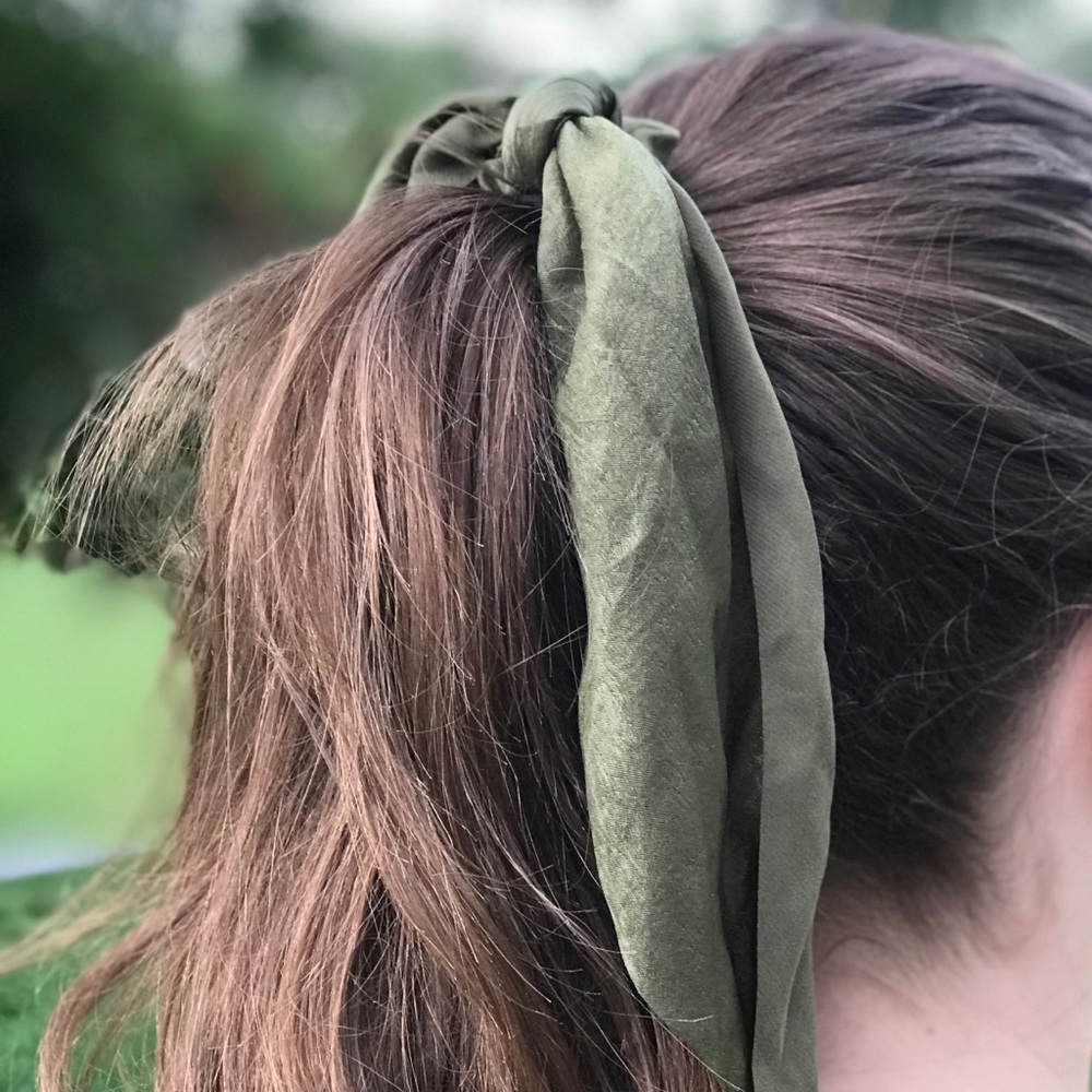 🌳Green Scrunchie with Detachable Hair Scarf🌳